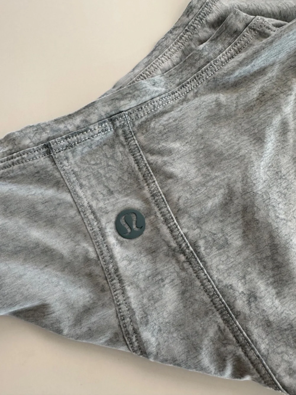 Lululemon Muscle Love Cropped Tank Top in City Grit White Blue Fog Size 0